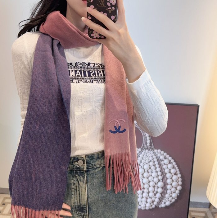 シャネル めったに見ない優しい色合い。グラデーション 35 x 180cm シャネル めったに見ない優しい色合い。グラデーション 35 x 180cm