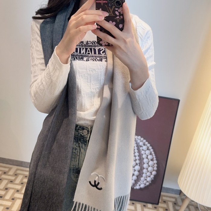 シャネル めったに見ない優しい色合い。グラデーション 35 x 180cm シャネル めったに見ない優しい色合い。グラデーション 35 x 180cm