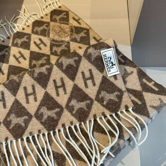 エルメス パリコレクション新作カシミヤスカーフ。モンゴル産細カシミヤ 180x32