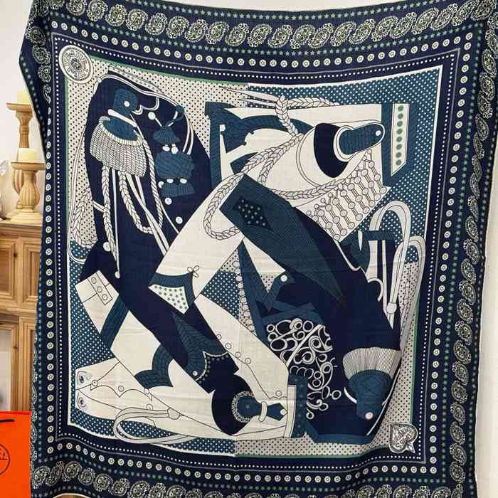 エルメス カシミヤ新作。両面同色。立体パターン。70%カシミヤ30%シルク 140cmx140cm