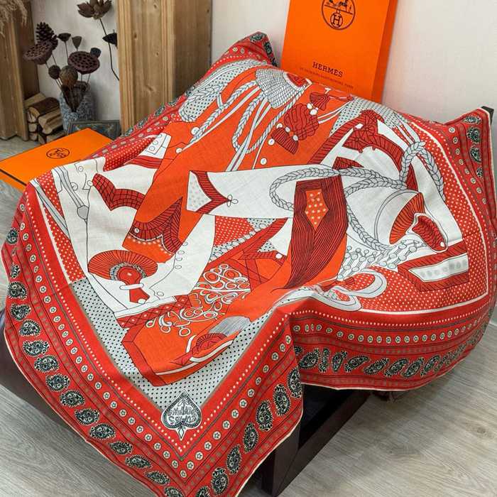 エルメス カシミヤ新作。両面同色。立体パターン。70%カシミヤ30%シルク 140cmx140cm