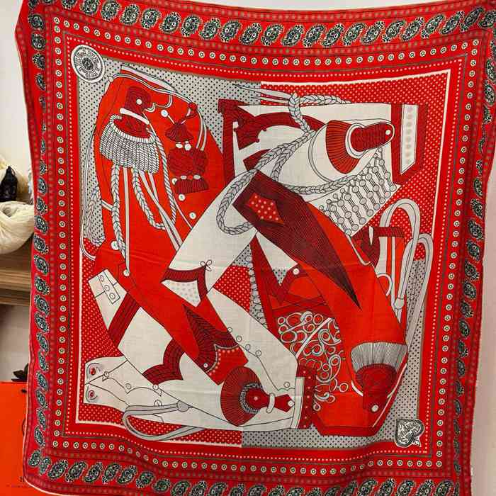 エルメス カシミヤ新作。両面同色。立体パターン。70%カシミヤ30%シルク 140cmx140cm