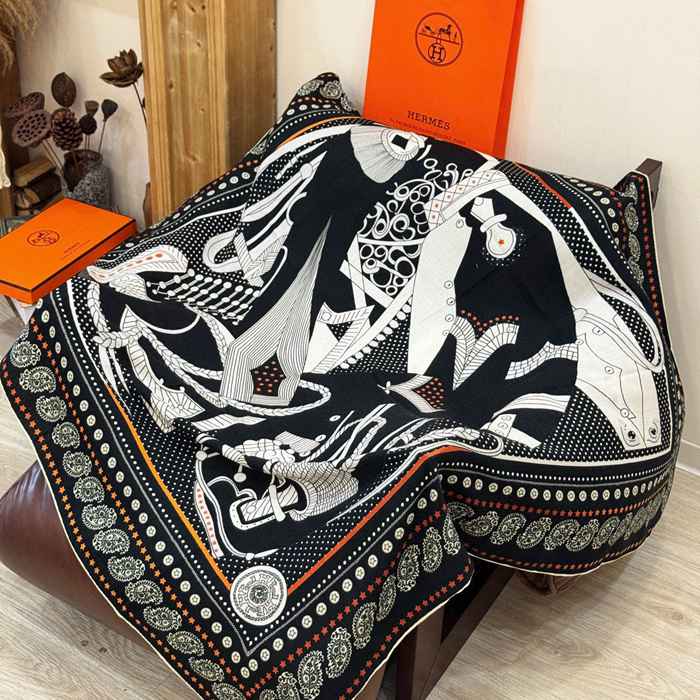 エルメス カシミヤ新作。両面同色。立体パターン。70%カシミヤ30%シルク 140cmx140cm