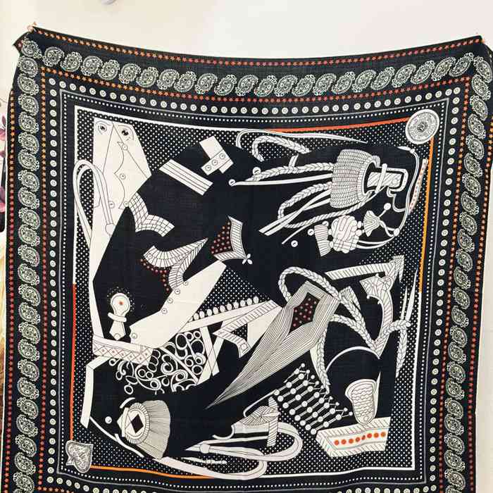 エルメス カシミヤ新作。両面同色。立体パターン。70%カシミヤ30%シルク 140cmx140cm