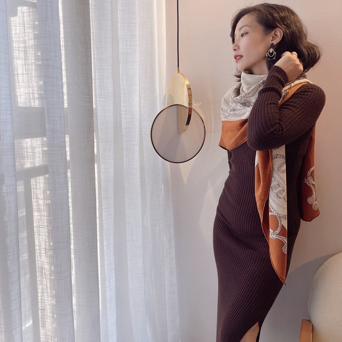 エルメス ブラウンカラー。秋冬に最適。70%カシミヤ30%シルク
