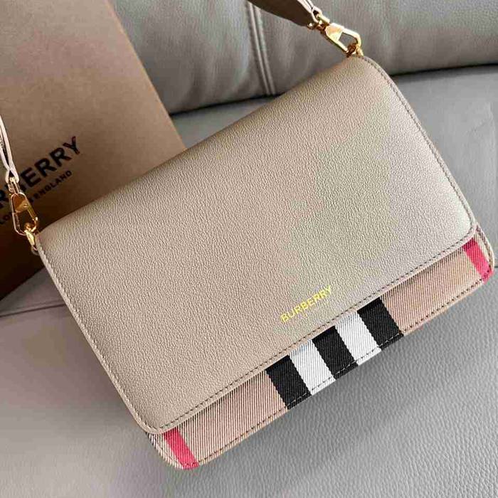 BURBERRY 025158 カーフスキン チェック 斜め掛けバッグ クラシックチェック 24x17cm サイズ:24x17cm BURBERRY 025158 カーフスキン チェック 斜め掛けバッグ クラシックチェック 24x17cm サイズ:24x17cm