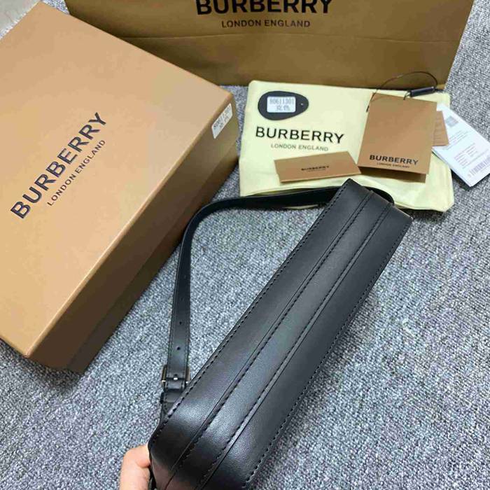 BURBERRY 1301 ショルダーバッグ クラシック 24x18cm サイズ:24x18cm