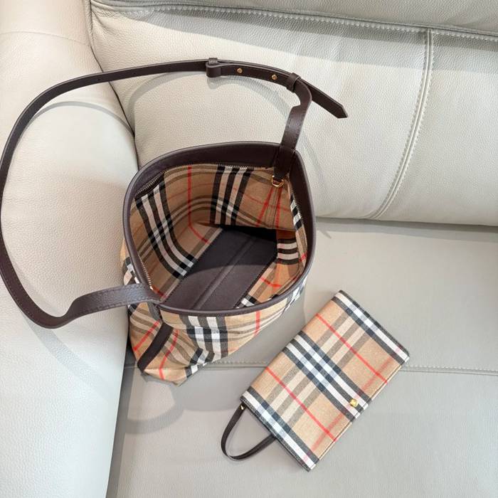 BURBERRY 2261 カーフスキン チェック ショルダーバッグ クラシックチェック 31x28x12cm サイズ:31x28x12cm
