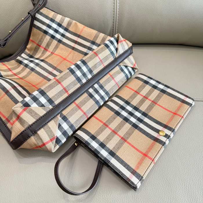 BURBERRY 2261 カーフスキン チェック ショルダーバッグ クラシックチェック 31x28x12cm サイズ:31x28x12cm
