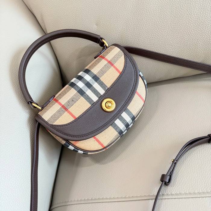 BURBERRY 2401 カーフスキン チェック 斜め掛けバッグ クラシックチェック 19x11cm サイズ:19x11cm