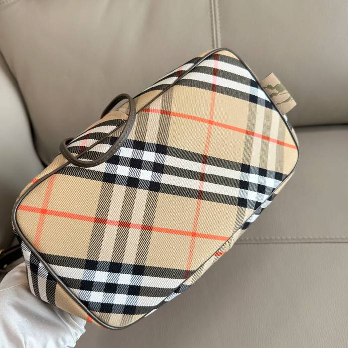 BURBERRY 8711 カーフスキン チェック 斜め掛けバッグ クラシックチェック 29x28x16cm サイズ:29x28x16cm