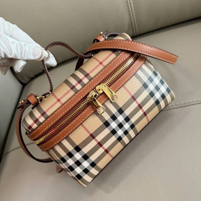 BURBERRY 5251 カーフスキン ベージュ 斜め掛けバッグ クラシックチェック 20x15cm サイズ:20x15cm