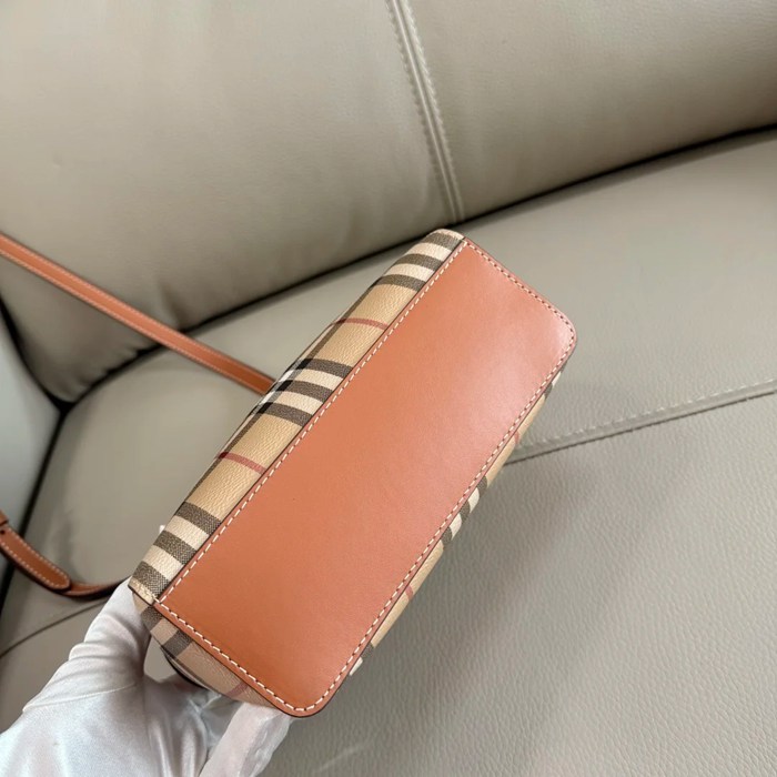 BURBERRY 5251 カーフスキン ベージュ 斜め掛けバッグ クラシックチェック 20x15cm サイズ:20x15cm