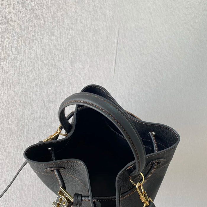 BURBERRY 6911 カーフスキン 斜め掛けバッグ TB 26x26x16cm サイズ:26x26x16cm