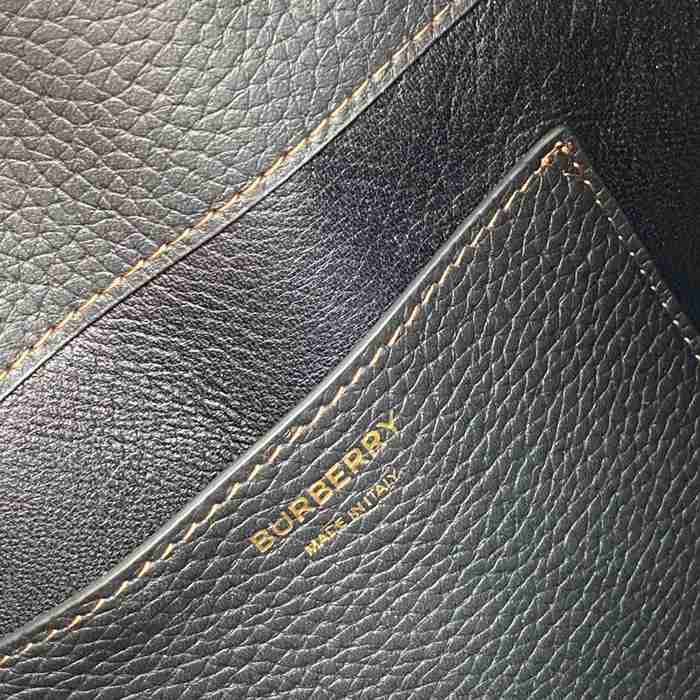 BURBERRY 6911 カーフスキン 斜め掛けバッグ TB 26x26x16cm サイズ:26x26x16cm