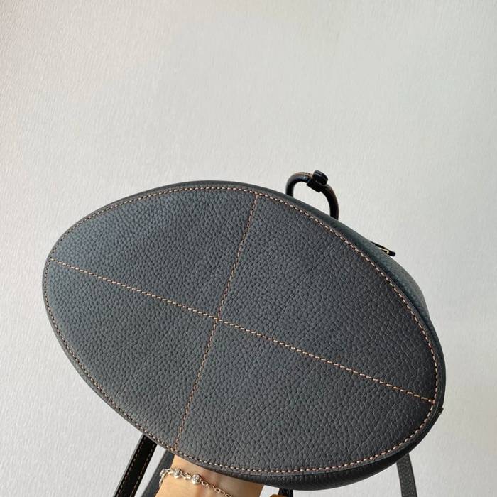 BURBERRY 6911 カーフスキン 斜め掛けバッグ TB 26x26x16cm サイズ:26x26x16cm