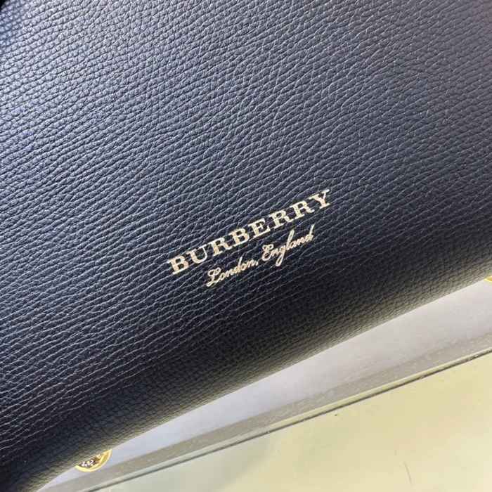 BURBERRY 7121 カーフレザー チェック 斜め掛けバッグ クラシックチェック 22x17x12cm サイズ:22x17x12cm