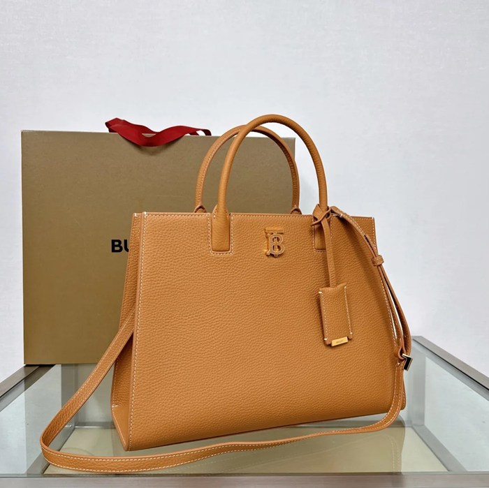 BURBERRY 9761 カーフスキン 斜め掛けバッグ TB 32x24x12cm サイズ:32x24x12cm