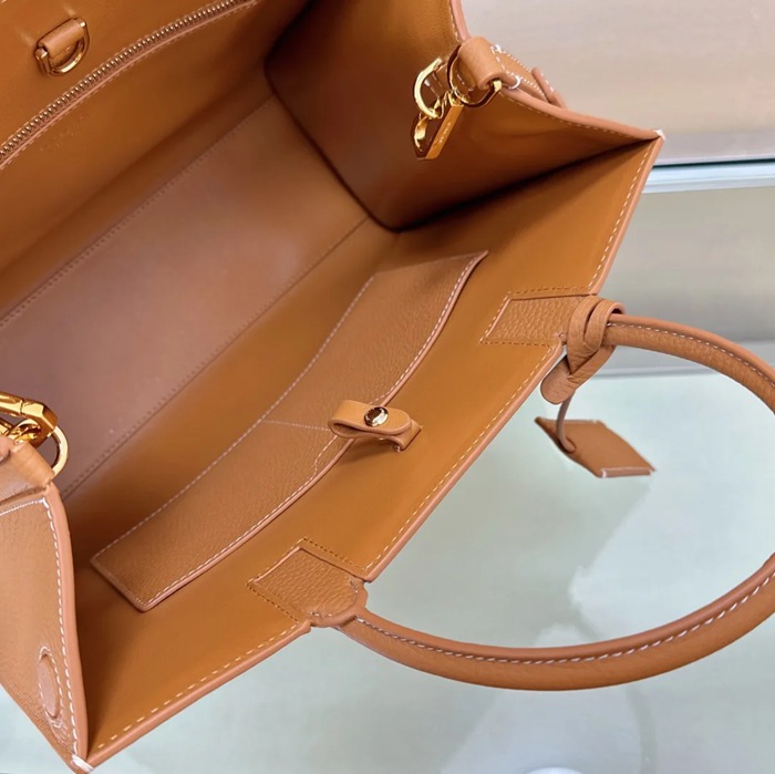 BURBERRY 9761 カーフスキン 斜め掛けバッグ TB 32x24x12cm サイズ:32x24x12cm
