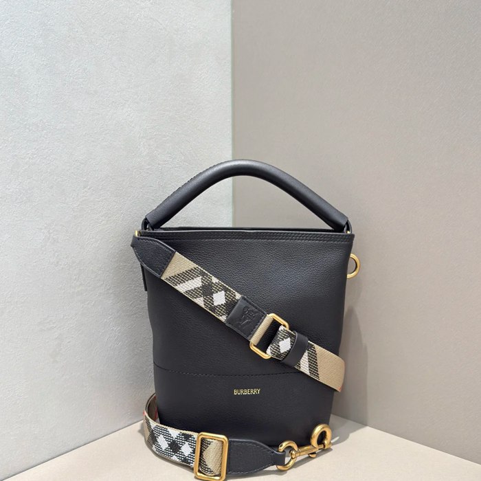 BURBERRY 59416 カーフスキン ベージュ 斜め掛けバッグ クラシックチェック 22x21cm サイズ:22x21cm