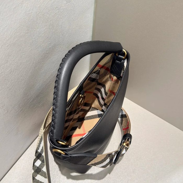 BURBERRY 59416 カーフスキン ベージュ 斜め掛けバッグ クラシックチェック 22x21cm サイズ:22x21cm