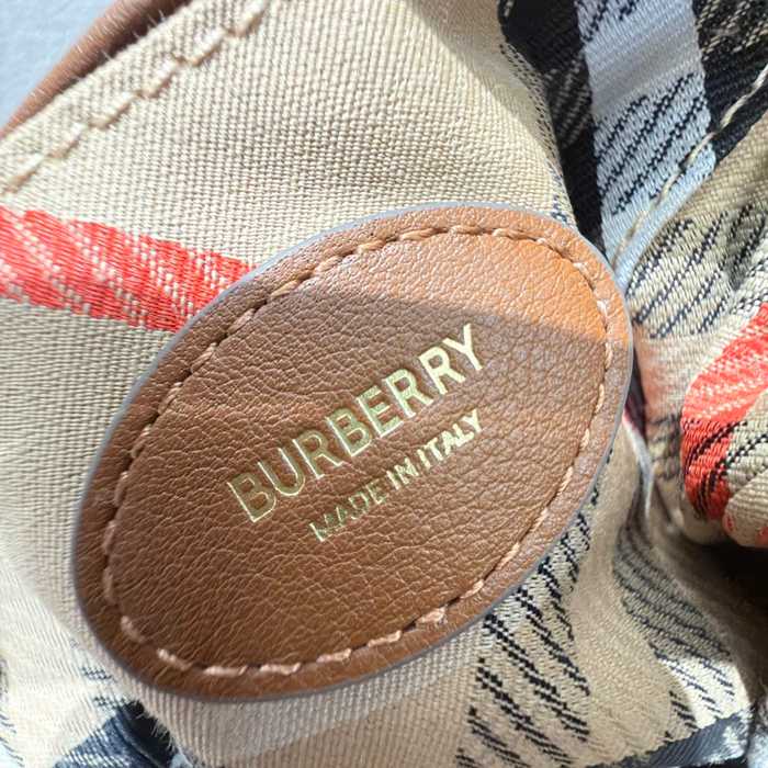 BURBERRY 5941 カーフスキン ベージュ 斜め掛けバッグ クラシックチェック 22x21cm サイズ:22x21cm