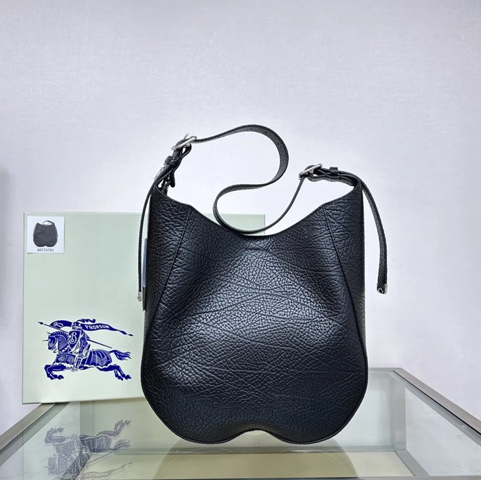 BURBERRY 5781 ゴールド ショルダーバッグ クラシック 33x30cm サイズ:33x30cm