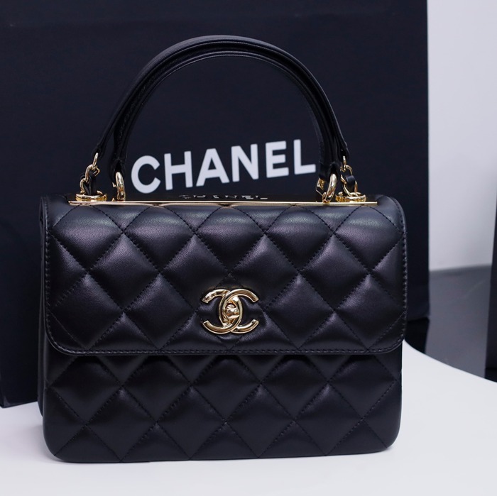 CHANEL ブラック×ゴールド 25×17×12cm サイズ:25×17×12cm