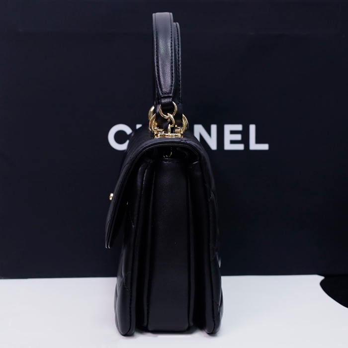 CHANEL ブラック×ゴールド 25×17×12cm サイズ:25×17×12cm