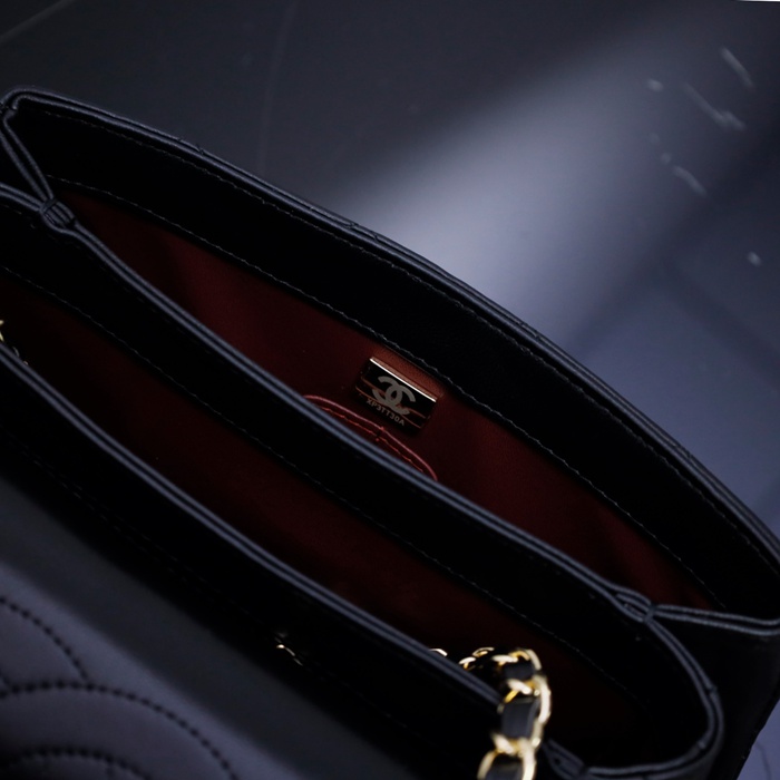 CHANEL ブラック×ゴールド 25×17×12cm サイズ:25×17×12cm
