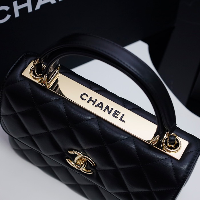 CHANEL ブラック×ゴールド 25×17×12cm サイズ:25×17×12cm