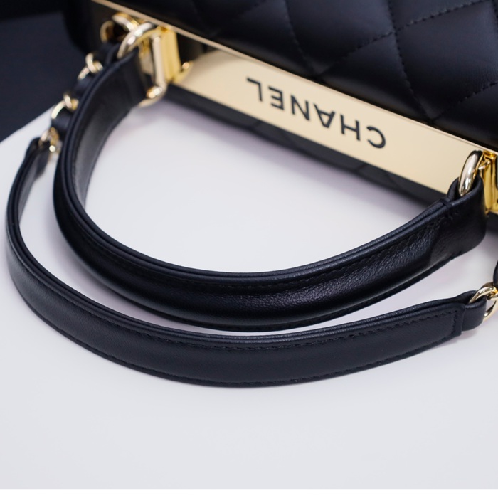 CHANEL ブラック×ゴールド 25×17×12cm サイズ:25×17×12cm
