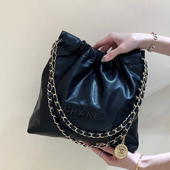 CHANEL カーフレザー ブラック×ゴールド クラシック ファッショナブル 37×35×7cm サイズ:37×35×7cm CHANEL カーフレザー ブラック×ゴールド クラシック ファッショナブル 37×35×7cm サイズ:37×35×7cm