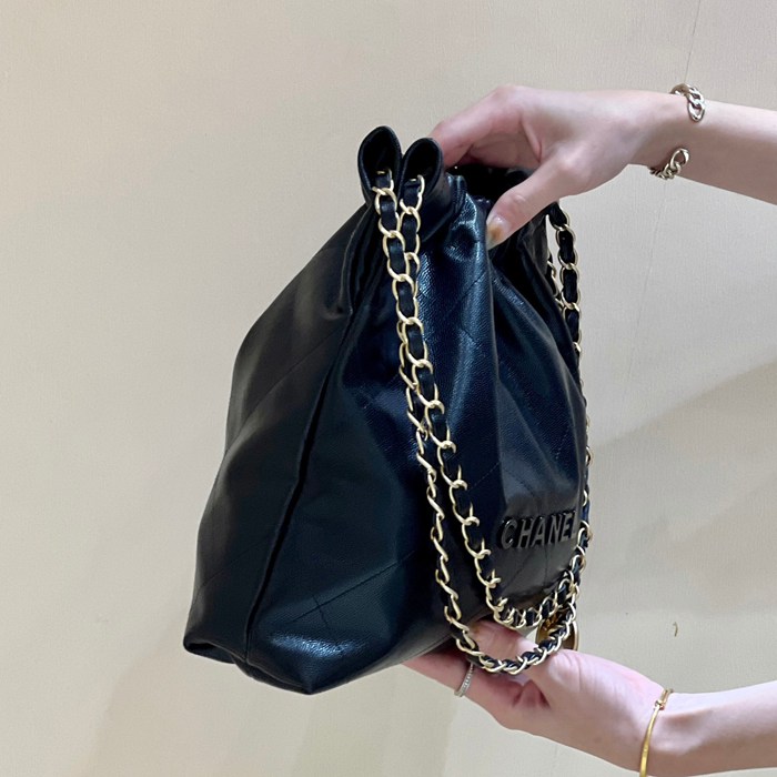 CHANEL カーフレザー ブラック×ゴールド クラシック ファッショナブル 37×35×7cm サイズ:37×35×7cm