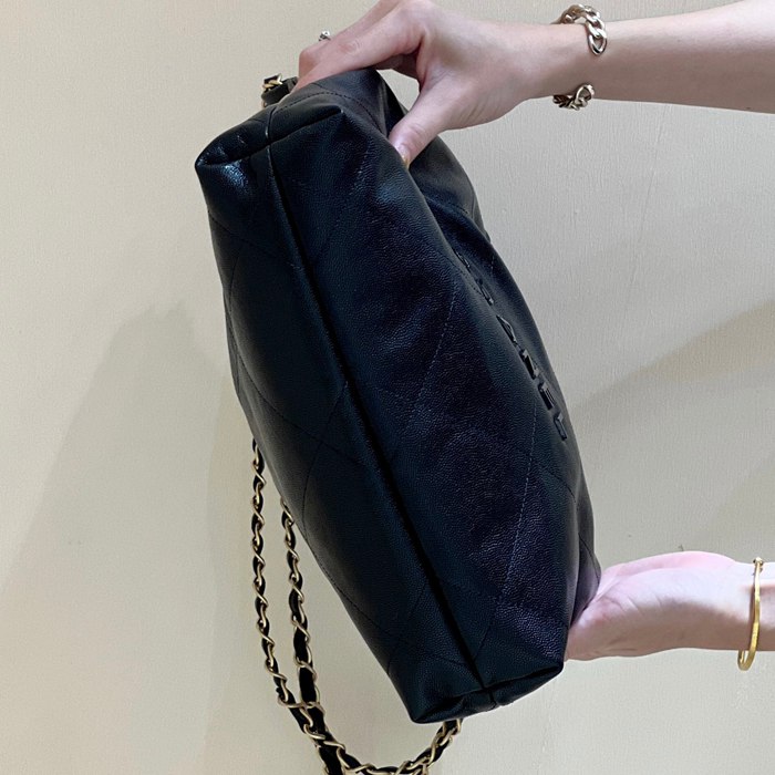 CHANEL カーフレザー ブラック×ゴールド クラシック ファッショナブル 37×35×7cm サイズ:37×35×7cm