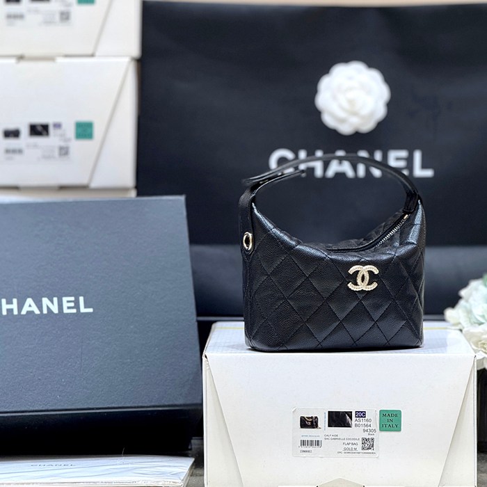 CHANEL カーフレザー 荔枝紋 ブラック×ゴールド 斜め掛けバッグ クラシック 21.5×19×7.5cm サイズ:21.5×19×7.5cm