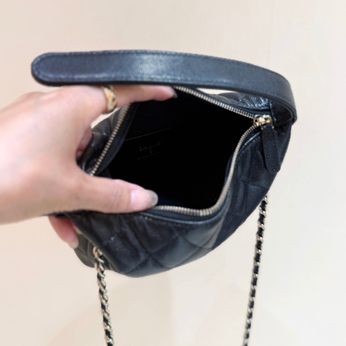 CHANEL カーフレザー 荔枝紋 ブラック×ゴールド 斜め掛けバッグ クラシック 21.5×19×7.5cm サイズ:21.5×19×7.5cm