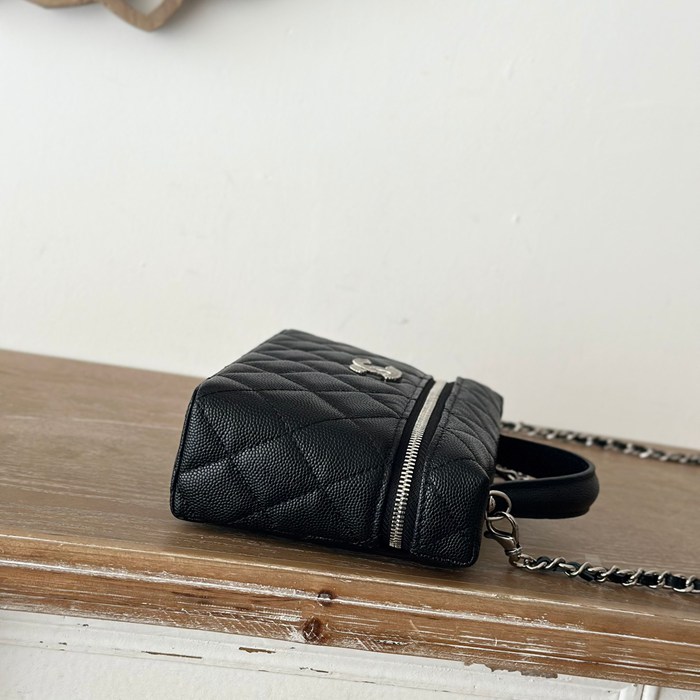 CHANEL 66011 カーフレザー 菱格紋 ブラック×シルバー 斜め掛けバッグ クラシック ファッショナブル 18×14×3cm サイズ:18×14×3cm