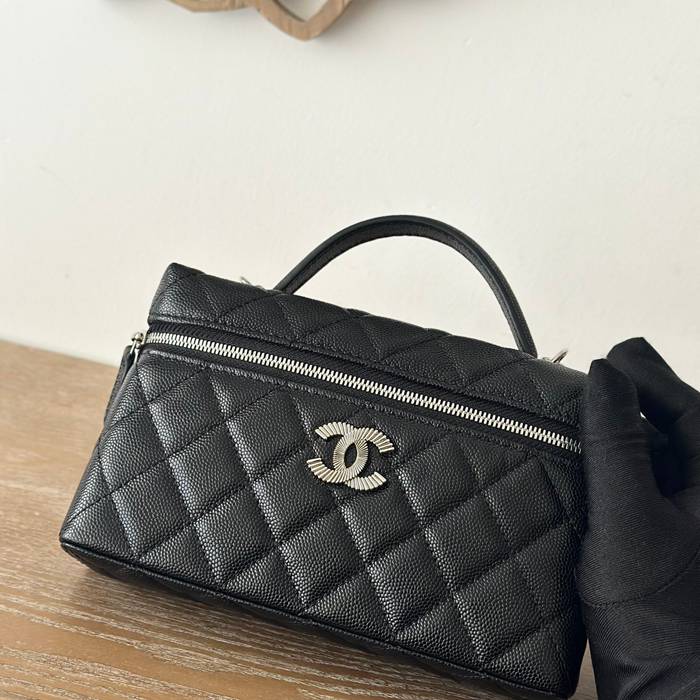CHANEL 66011 カーフレザー 菱格紋 ブラック×シルバー 斜め掛けバッグ クラシック ファッショナブル 18×14×3cm サイズ:18×14×3cm