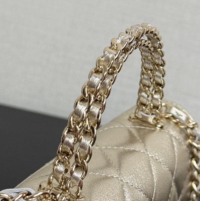 CHANEL カーフレザー 菱格紋 レッド×ゴールド ショルダーバッグ クラシック 春夏 18×10×4.5cm サイズ:18×10×4.5cm