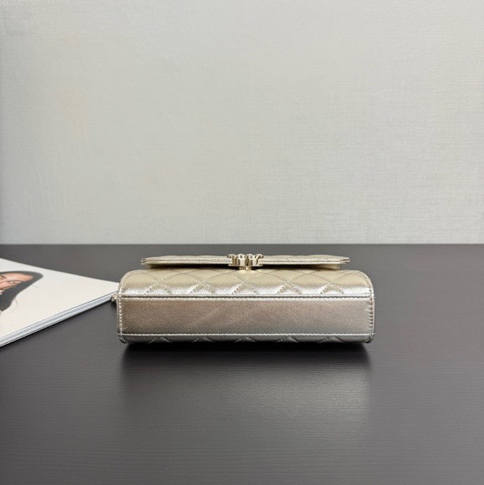 CHANEL カーフレザー 菱格紋 レッド×ゴールド ショルダーバッグ クラシック 春夏 18×10×4.5cm サイズ:18×10×4.5cm