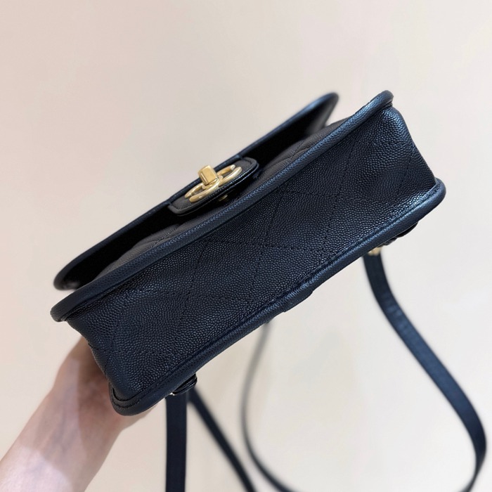CHANEL カーフレザー 荔枝紋 ブラック×ゴールド ハンドバッグ クラシック 秋冬 22×19.5×7cm サイズ:22×19.5×7cm