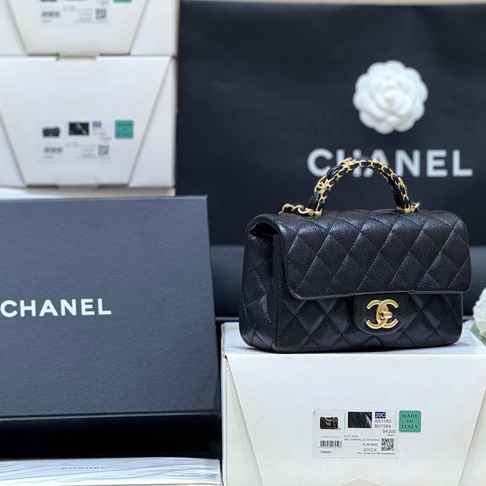 CHANEL カーフレザー 荔枝紋 ブラック×ゴールド 斜め掛けバッグ クラシック 小 19.5×12×6.5cm サイズ:19.5×12×6.5cm