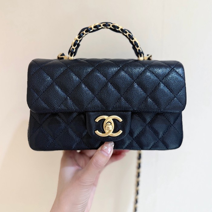 CHANEL カーフレザー 荔枝紋 ブラック×ゴールド 斜め掛けバッグ クラシック 小 19.5×12×6.5cm サイズ:19.5×12×6.5cm