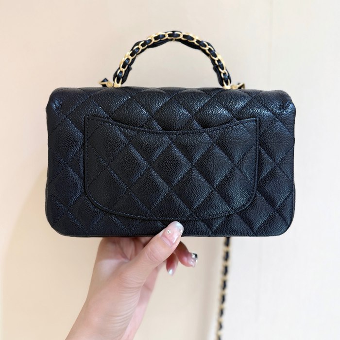 CHANEL カーフレザー 荔枝紋 ブラック×ゴールド 斜め掛けバッグ クラシック 小 19.5×12×6.5cm サイズ:19.5×12×6.5cm