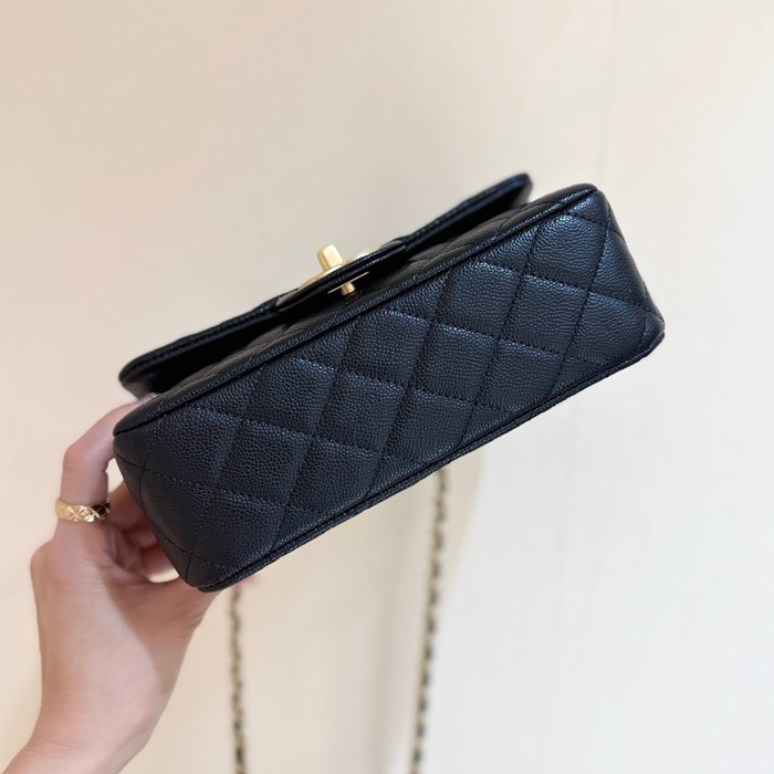 CHANEL カーフレザー 荔枝紋 ブラック×ゴールド 斜め掛けバッグ クラシック 小 19.5×12×6.5cm サイズ:19.5×12×6.5cm