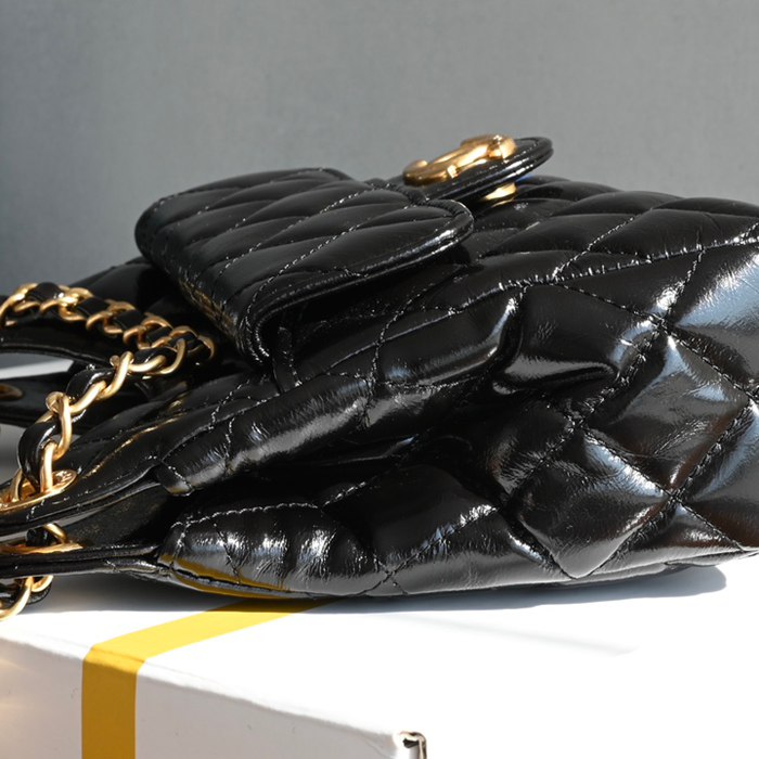 CHANEL カーフレザー ブラック×ホワイト×ゴールド 流浪バッグ ヴィンテージ 小 19×17×16cm サイズ:19×17×16cm