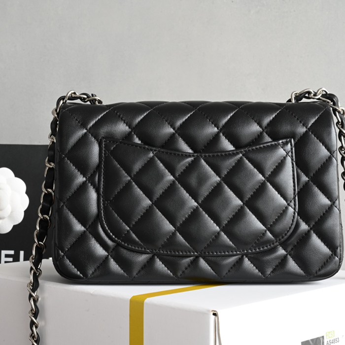 CHANEL ラムレザー ブラック×ホワイト×ゴールド 20×12.5×6cm サイズ:20×12.5×6cm