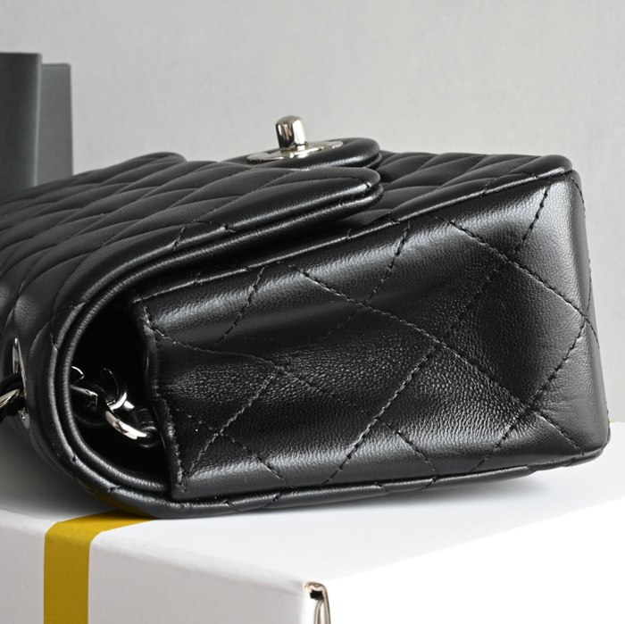 CHANEL ラムレザー ブラック×ホワイト×ゴールド 20×12.5×6cm サイズ:20×12.5×6cm