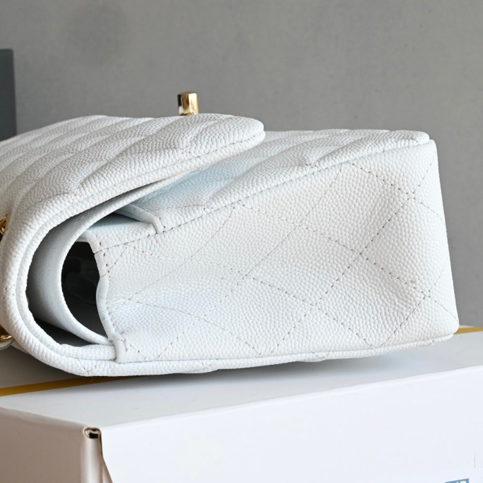 CHANEL 1117 ホワイト×ゴールド クラシック 小 23×14.5×6cm サイズ:23×14.5×6cm